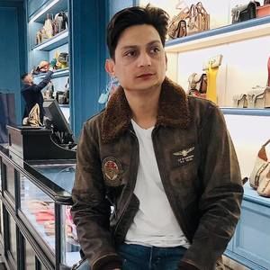 Meet your Posher, Binod